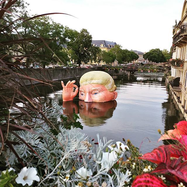 DCarr_Designs's tweet image. Guess who we saw on our trip through France. Very clever floating blow up thing of the grown up baby. ift.tt/2ZO0qwf