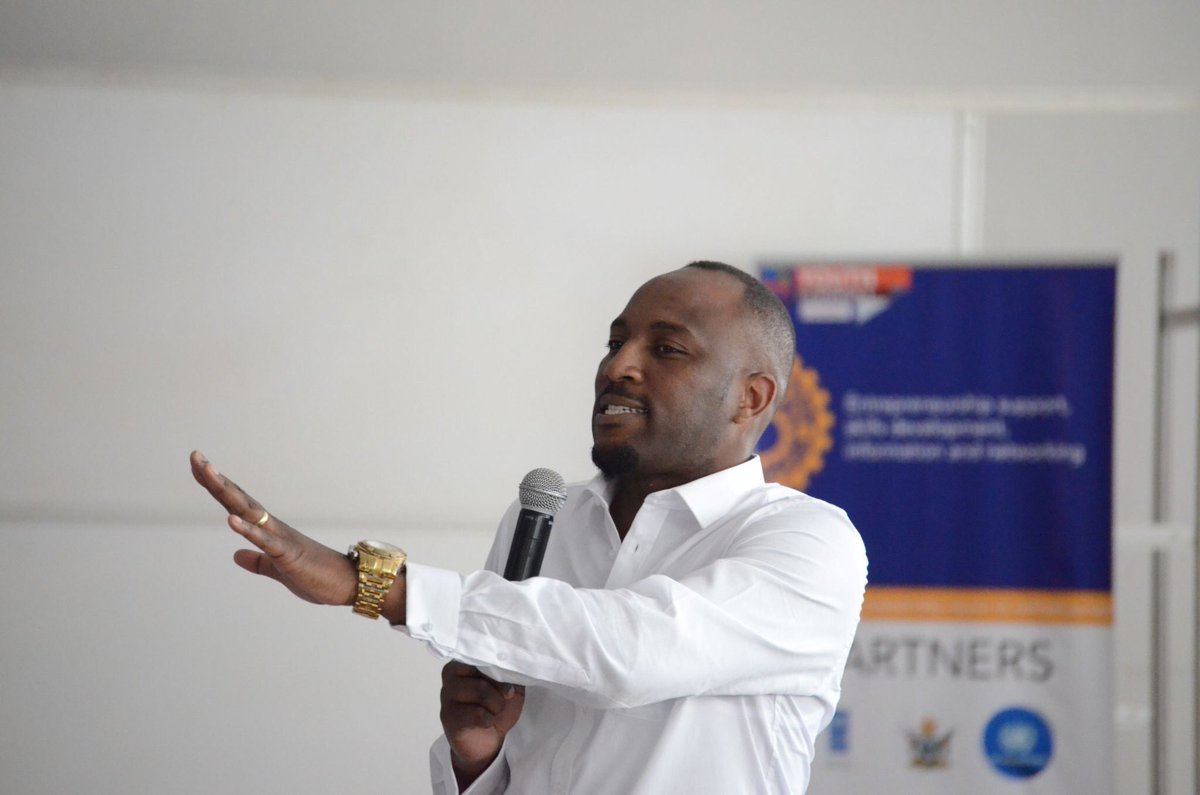 MudiwaHood's tweet photo. Yeah yo Boi is in Masvingo...
Thursday 5 Sept 2019 we will be conducting Public Lectures with my colleagues from our Econet Group companies at GZU, at the town Campus and Mashava Campus...
“The Future of Work”
#millennialbanking #Attitudeiseverything https://t.co/yAr9cwqCCM