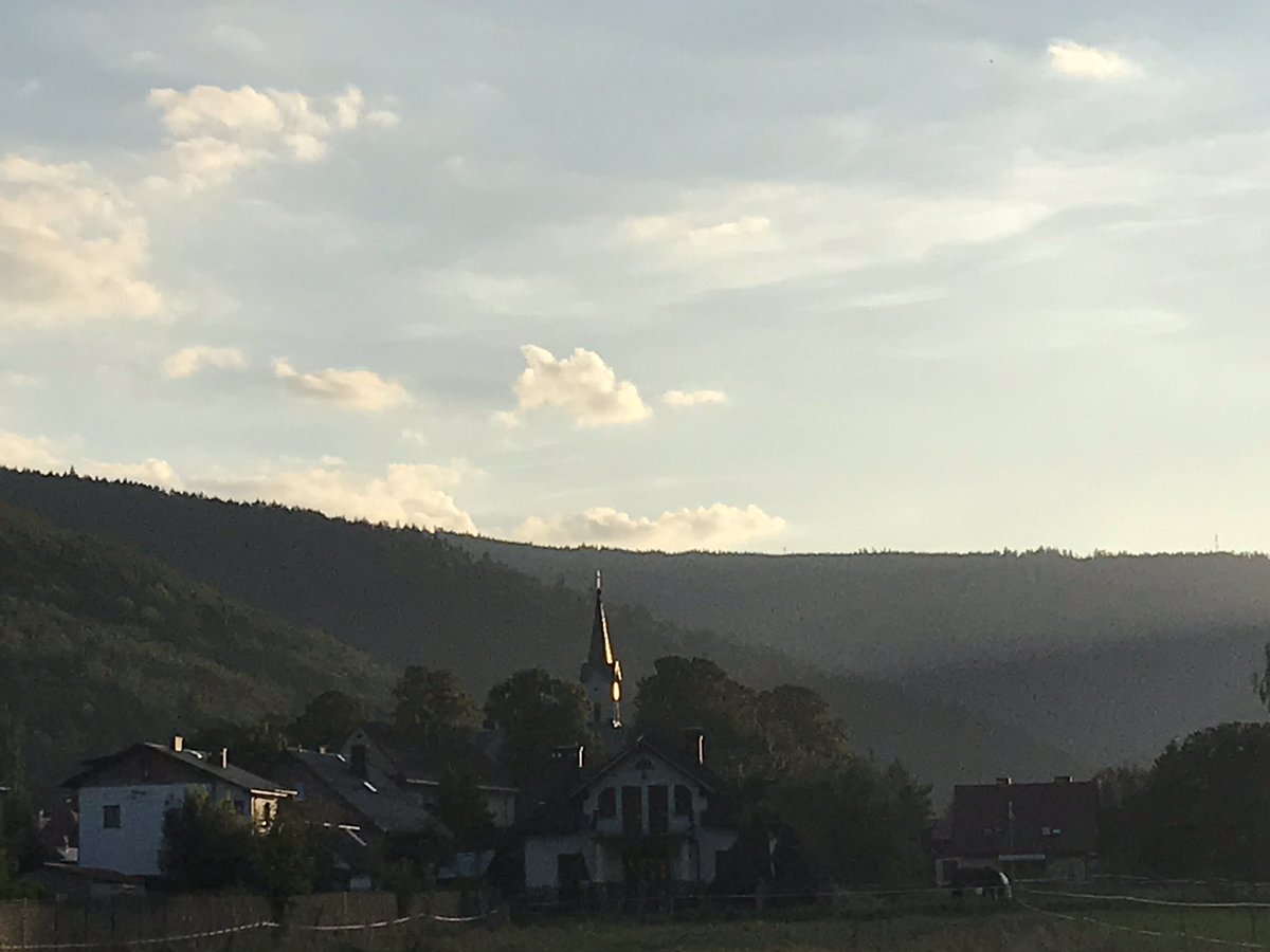 Cosy #village #Miedzybrodzie #Beskidy #Poland ❤️🏡in the evening sunshine @PicPublic @StormHour @EarthandClouds2 @usagreat88 @TLeoni311 @ThePhotoHour @EarthandClouds @MartinaRosemann @PhotosLou @MeteoprognozaPL