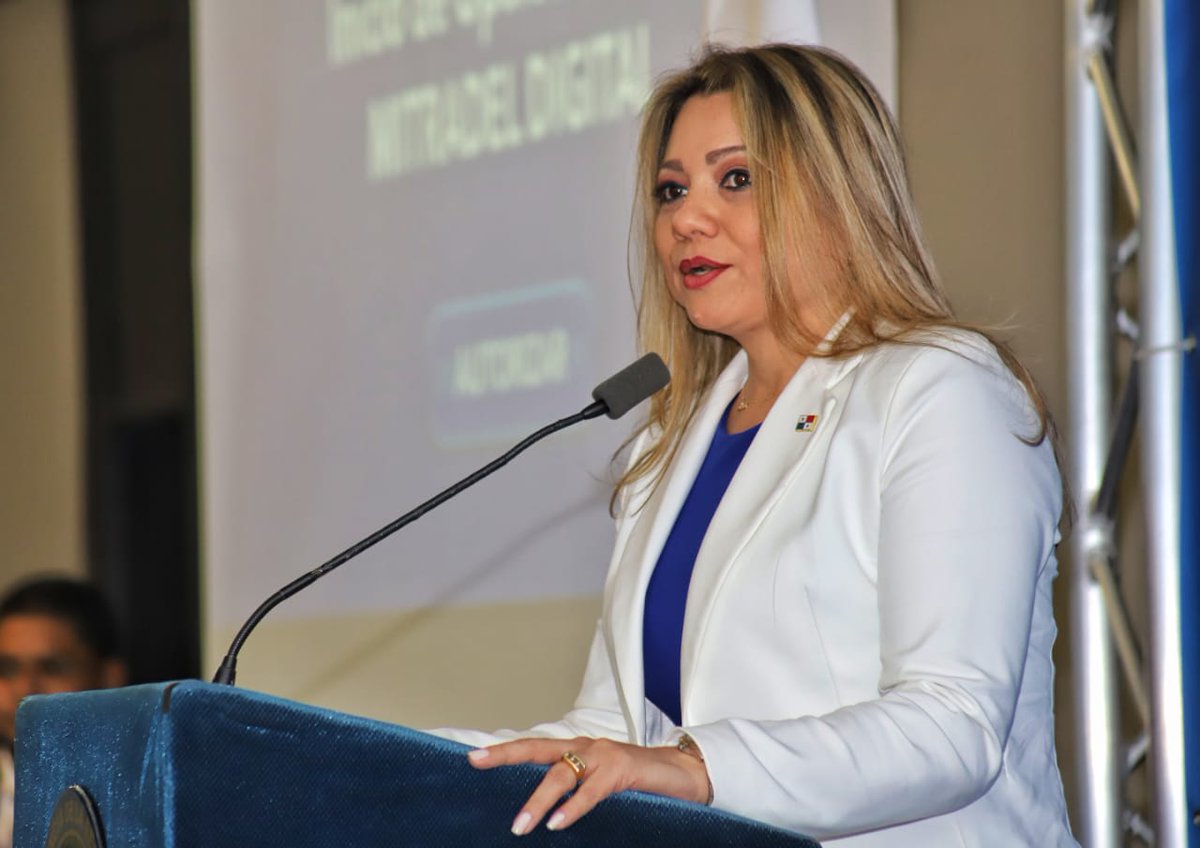 aigesinnovacion's tweet photo. ¡𝐌𝐈𝐓𝐑𝐀𝐃𝐄𝐋 𝐃𝐈𝐆𝐈𝐓𝐀𝐋! Mensualmente 28,000 usuarios se beneficiarán del proyecto #MitradelDigital. Son 6 trámites digitales que reducen el tiempo de espera y utilizan la tecnología como garantía de procesos legales, confiables y más rápidos. #InnovamosParaPanamá https://t.co/0DDpBFa0k0