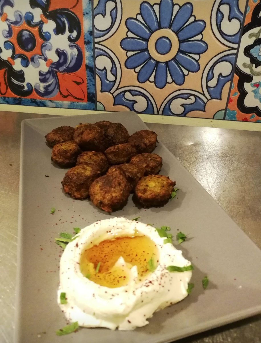 Fulanodet_al's tweet photo. #OrgulloChontaduro es unir la cultura de tus ancestros con la cultura de tu tierra natal: #chontalafel #falafel de #Chontaduro acompañado con #hunmus con #miel
#sadudaragul (https://t.co/FAt6VOAb56)
@MabelLaraNews @cathybekerman @egonayerbe https://t.co/40RK5Al5WA