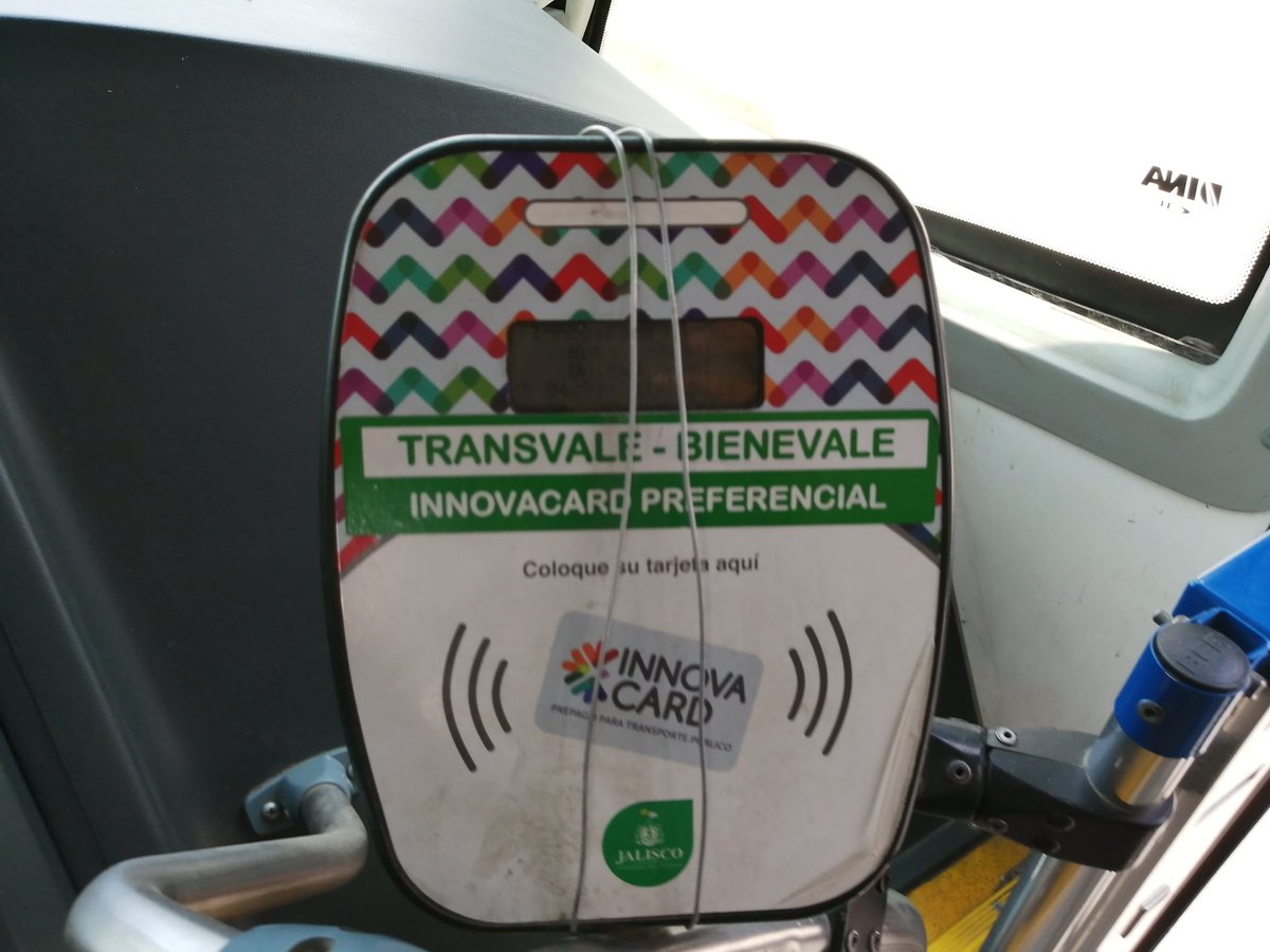 JesJauregui's tweet photo. @TransporteJal Unidad 6506 ruta 27-A sin funcionar su lector de tarjetas para estudiantes. Tuve que pagar $10 porque su maquinita no da cambio. ¿Quién es responsable de este robo? https://t.co/SBag9w4xso