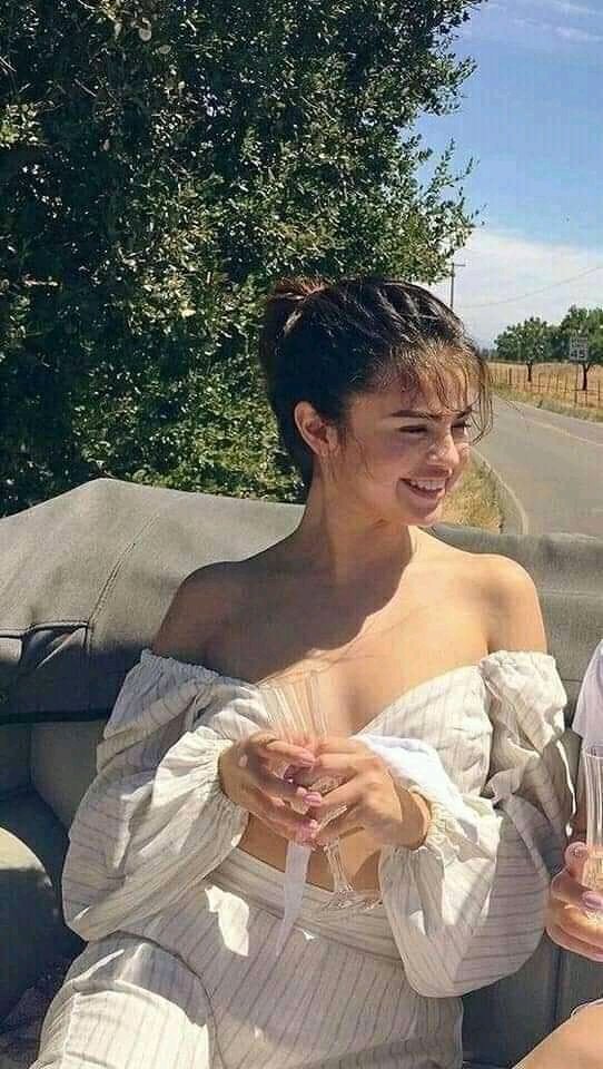 mrs_gomezmylife's tweet photo. Do this angel desrve all of these hate? She was hated for justin and causing him depression and now he finally admitted him self that he was trash and abused his exes.. she was always loyal and true why should he do this when all she did is loving him?Sorryangel
#IStandWithSelena https://t.co/3SD2PJNqCc
