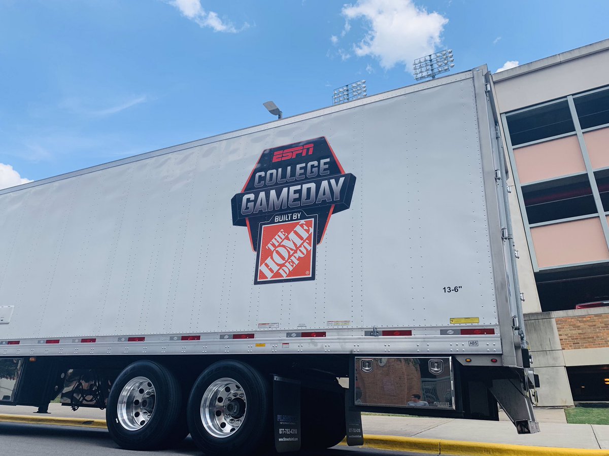 TexasFootball's tweet photo. Welcome to Austin, TX! 🤘@CollegeGameDay 

#ThisIsTexas #HookEm https://t.co/C4owfgPTuW