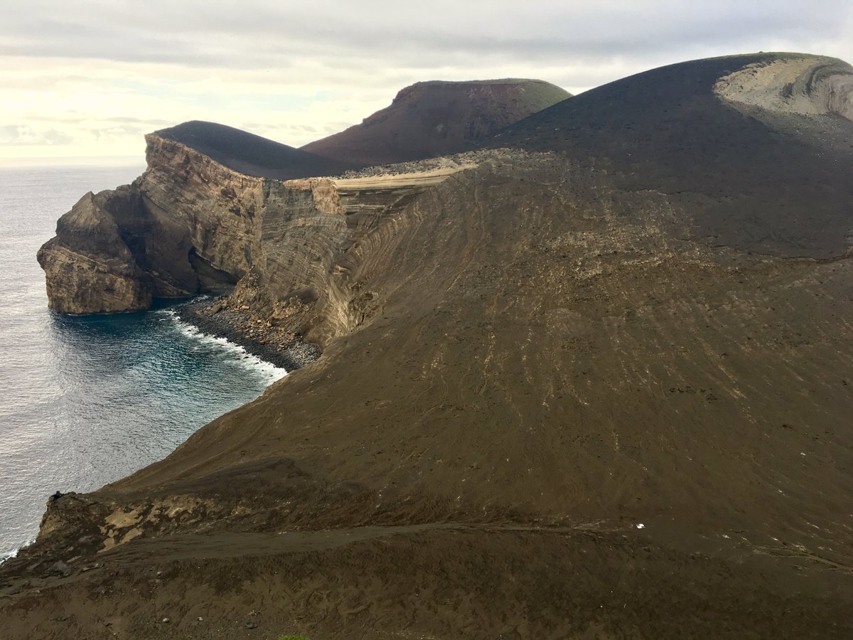 neuroimmune_rok's tweet image. stepping on “fresh” land #capelinhos #faial #açores youtube.com/watch?v=nfMfGC…