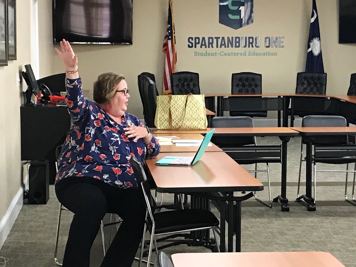 McswainCrystal's tweet photo. Our @spartanburgone teachers always willing to lend a helping hand. Training to be mentors! https://t.co/g4wZleqYV2
