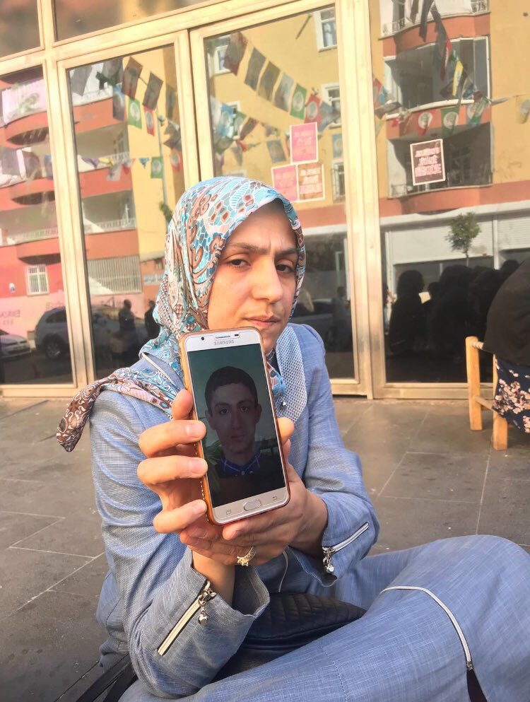 Devlet aleyhine bir eylem var mı hemen katılayım da prim kasayım ✅ 

İnsanlık namına bir eylem mi var lüks villamda rakımı içeyim banane 🙉🙈 #BirKezOlsunTepkiKoyun