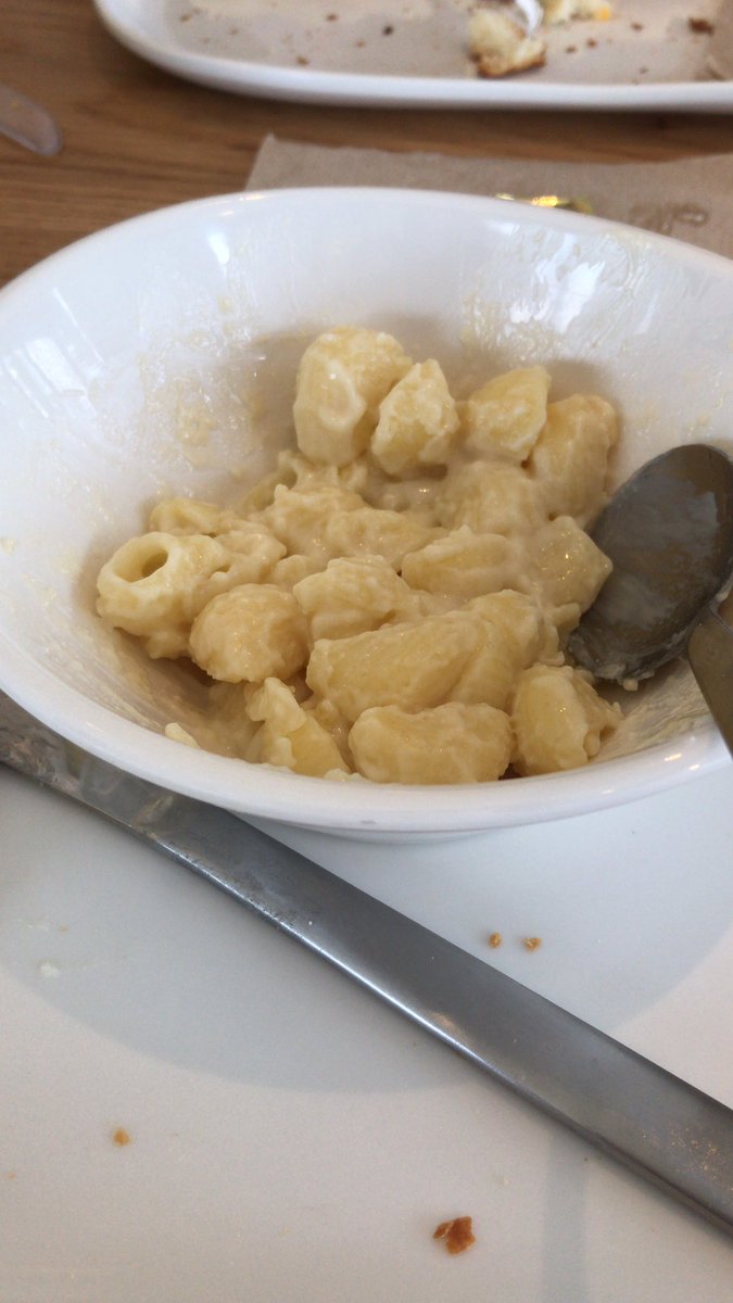 riley_tedesco's tweet photo. Thank you @kerenswan for telling the world about Panera’s white cheddar Mac and cheese!!! I tried it today and kept saying “it’s so oogey gooey” when eating it omggg girl keep hooking us uppp 😭😭🙏🏻 https://t.co/FRVw63BKUF