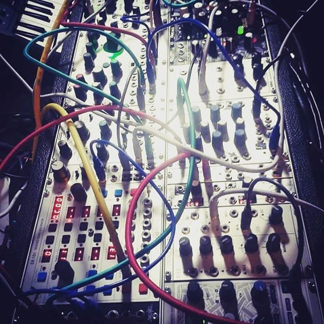 ProducerLife_uk's tweet photo. Modular Mayhem 😁 A friend's Eurorack
.
.
.
.
.
.
#edm #electronicmusic #house #analog #analogue #music #musiclovers #modular #eurorack #synth #techno #dj #dubstep #producerlife #musicproducer #wires #cables #musician #edmlife #edmmusic #electronicda… https://t.co/8OSozxchnI https://t.co/w6zD9da7eW