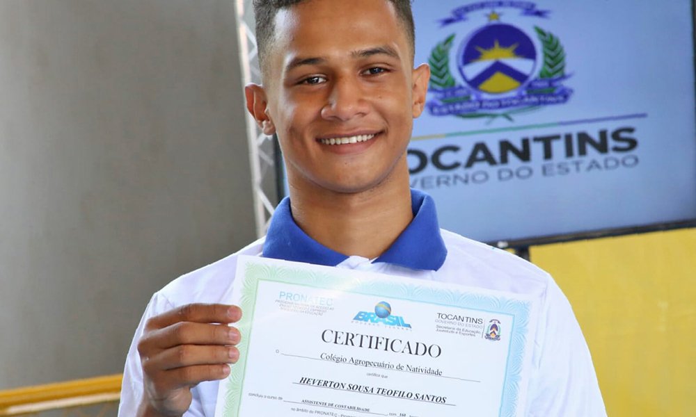 governoTO's tweet image. 🔖 Estudantes, professores e comunidade escolar em geral, da DRE de Guaraí, foram beneficiados com a entrega bens patrimoniais, além de certificações do #Pronatec, e declarações aos professores concluintes do curso de formação continuada. 📚👏 Confira: bit.ly/2ksopm1