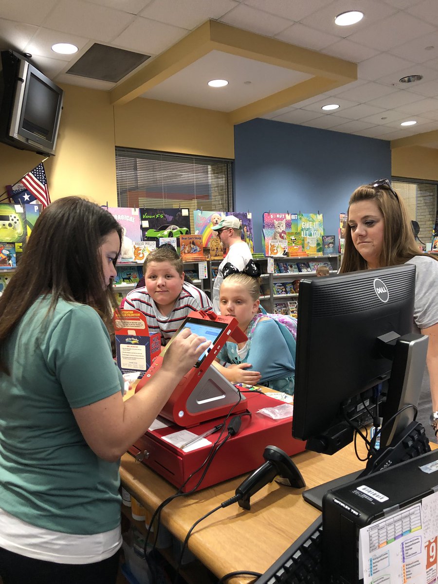 AlexanderLibra4's tweet photo. The book fair is “snow much fun! Come see us! https://t.co/wiC7CZeit3