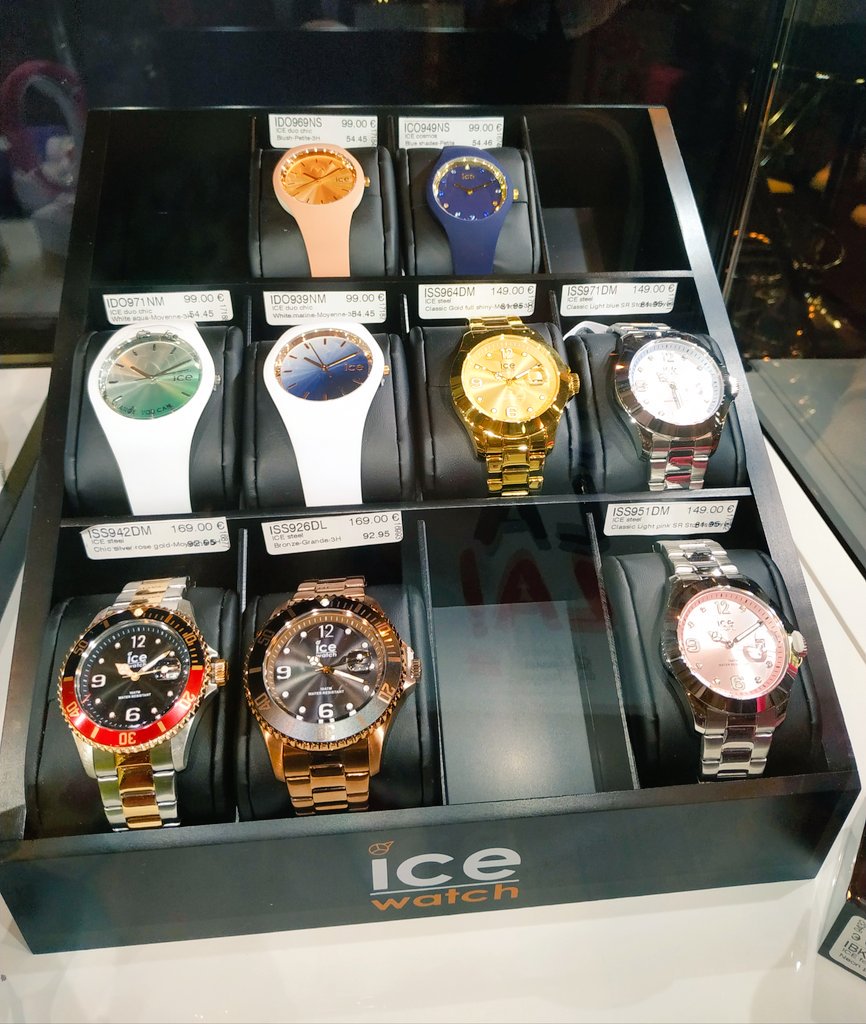 acm_sourcing's tweet photo. Détente & découverte d'#objetsmedia luxe en #bagagerie #horlogerie & #papeterie avec Lionel de @PLASTORIA 💼⌚🗒️ Photo décalée & bonne humeur au RDV 😋 #objetmedia https://t.co/I5ONO72UQN