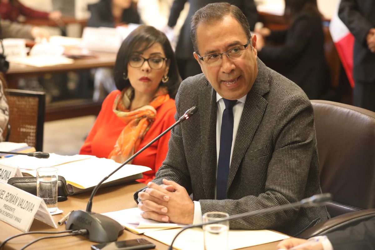 congresoperu's tweet photo. [AHORA] Ante la Comisión de Energía y Minas expone el ministro de @MinemPeru, Francisco Ísmodes sobre Proyectos #TíaMaría, #GasoductoSurPeruano y la situación actual de la Refinería de #Talara, entre otros temas. https://t.co/XVvGPMrvqi