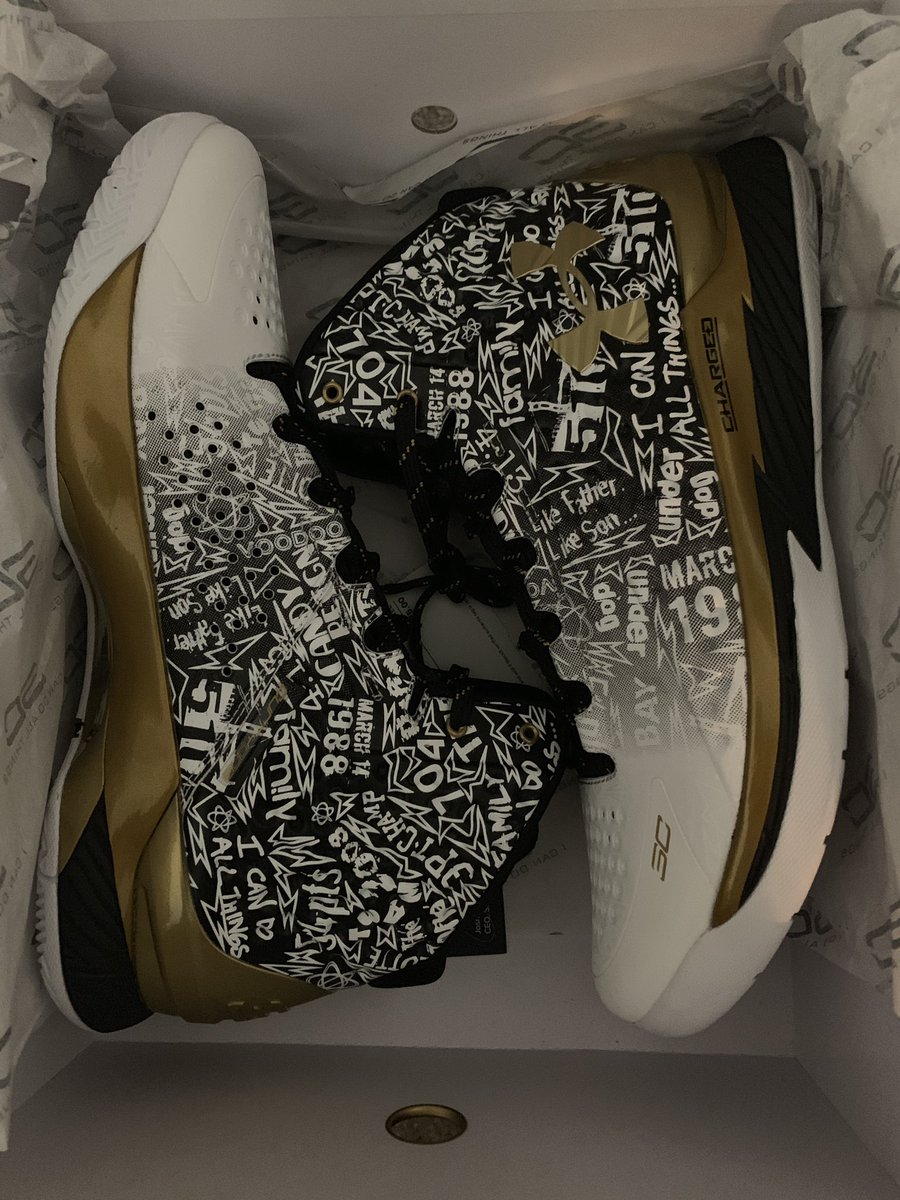 CaptainPOV's tweet photo. @stockx PE Curry MVPs 👌 https://t.co/nYJ9qnJdn7