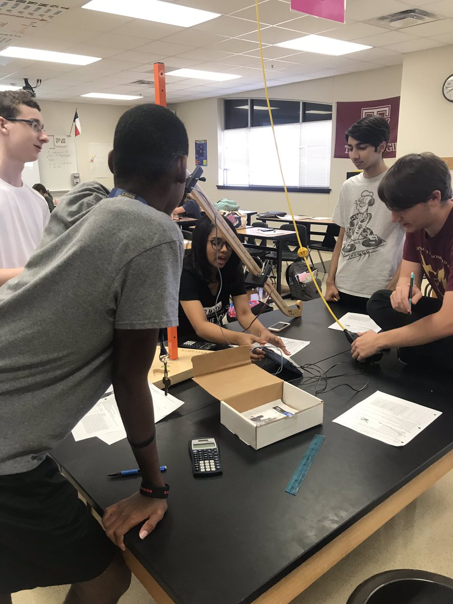 Jbradshaw2018's tweet photo. Acceleration Lab today in OL Physics #collaboration #problemsolving https://t.co/UeglTBM9PZ