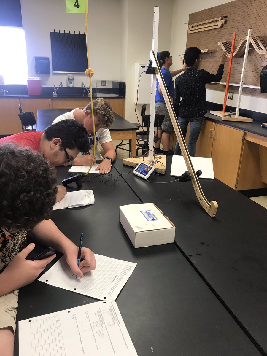 Jbradshaw2018's tweet photo. Acceleration Lab today in OL Physics #collaboration #problemsolving https://t.co/UeglTBM9PZ
