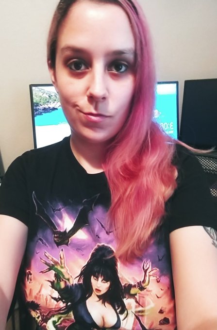 Just taking selfies in my awesome @CAVITYCOLORS shirt featuring the lovely @TheRealElvira  🧛&zwj;♀️🦇🧟&zwj;♂️<a class="tags" target="_blank" title="On Twitter" href="/?out=eyJ0eXAiOiJKV1QiLCJhbGciOiJIUzUxMiJ9.eyJpYXQiOjE3MjQ4NjQzMzYsImlzcyI6InR3cG9ybnN0YXJzLmNvbSIsIm5iZiI6MTcyNDg2NDMzNiwiZXhwIjoxNzU2NDAwMzM2LCJyZWRpcmVjdF91cmwiOiJodHRwczovL3R3aXR0ZXIuY29tL0NBVklUWUNPTE9SUyJ9.uzJI5uKjlD1VDk1kBU1R86r7LmPc29fZOSa8JyNYXucBoVQbsPUd-gxF1ihSH4VXQQnLTMu_9hXsApZg872yaQ">@CAVITYCOLORS</a><a href="/tag/selfie"class="tags"><span>#selfie</span></a><a href="/tag/peace"class="tags"><span>#peace</span></a><a href="/tag/portrait"class="tags"><span>#portrait</span></a><a href="/tag/mirror"class="tags"><span>#mirror</span></a><a href="/tag/bathroomselfie"class="tags"><span>#bathroomselfie</span></a>