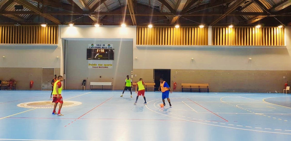 FutsalDevil's tweet photo. ⚽️🥅 Après 2 mois de vacances, nos joueurs ont repris le chemin de l’entraînement .
#devilsfutsal#saison20192020# https://t.co/fnz5Nsjs2m