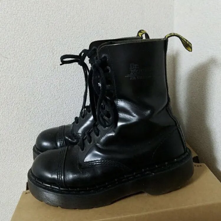 氷室京介 がライブで愛用している #ドクターマーチン のブーツ🥾 英国