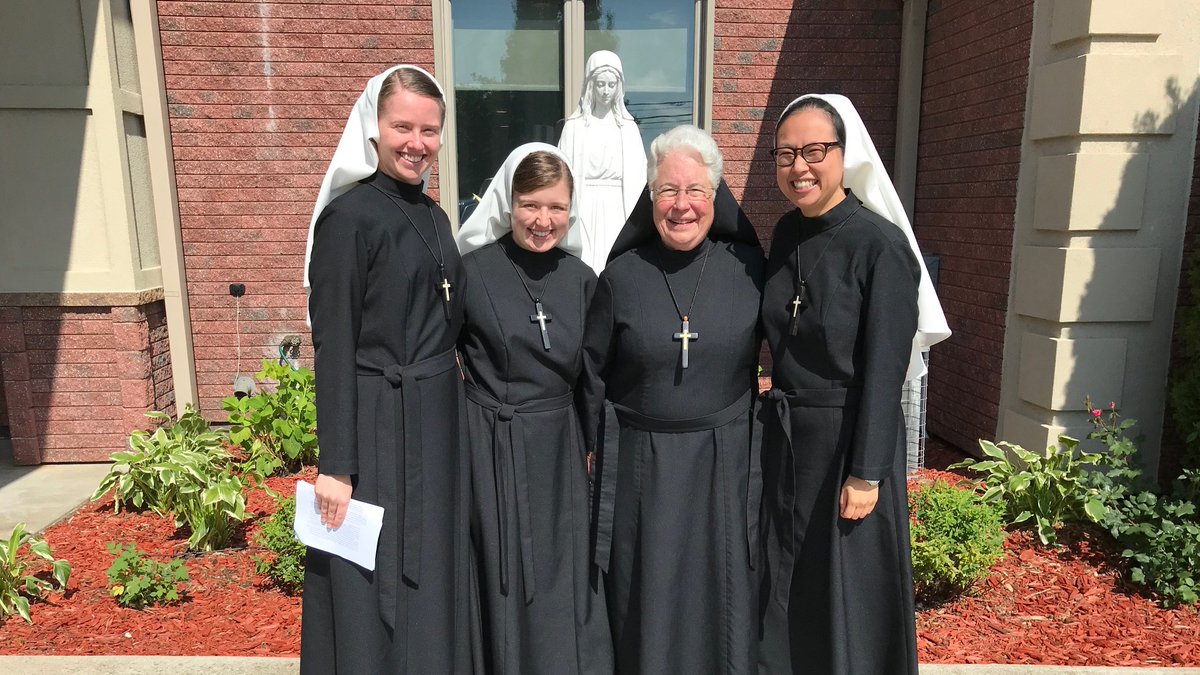 ConscrtdLifeStL's tweet photo. The Religious Sisters of Mercy of Alma Michigan welcomed three who entered their novitiate this summer, including Sister Karoline Marie (baptismal name: Stephanie To) who lived in the Archdiocese of St. Louis prior to her entry. #CatholicSTL https://t.co/t5u82cwaBB