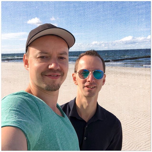 queer_life's tweet photo. Gib mir - Meer! #holidayfun ⛱
•
•
•
•
#zingst #ostsee #holiday #sun #vacation #water #love #ready #igers #igdaily #instagood #instagay #me #sky #photooftheday #gay #guy #gayboy #boy #cute #instabitch #bööörlininstabitches #gettingready #sunshine… https://t.co/6JSpwWbGjO https://t.co/GPoHf5uUO3