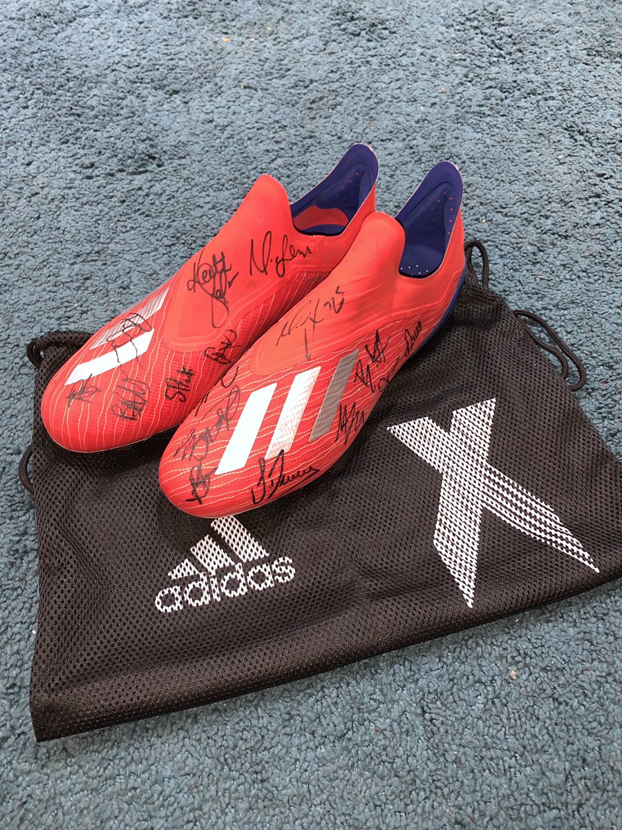 patchwalker13's tweet image. Auctioning these boots off for the Archie Bruce benevolent fund... @ABSundecksLtd  #wembley #winners boots for @SheffieldEagles worn once and signed by the team. Still got Wembley turf on them!! Will come in a presentation box @dewsburymoorARL #ab9