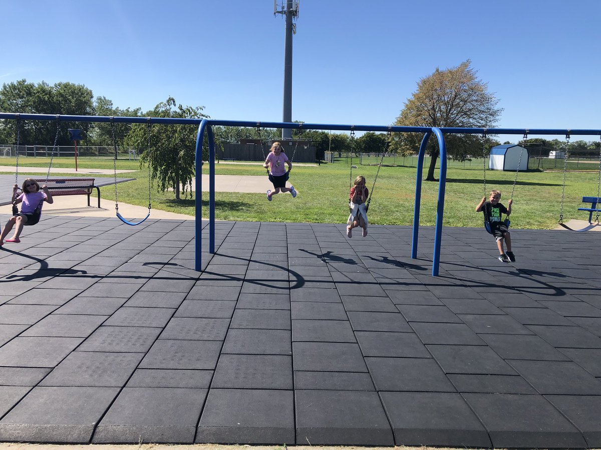 MissWanninger's tweet photo. We ALREADY got a class reward for filling our gem jar! Extra recess is a great way to end our Wednesday. Way to go 3F! #AndersonJays https://t.co/ekbzIV8TiF