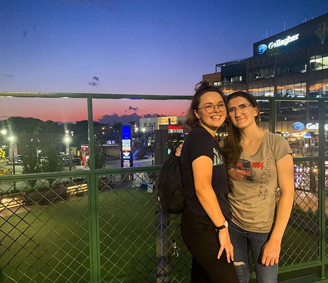 Pretty skies, pretty friend, pretty good Cubs win 🤟🏼🤟🏼🤟🏼 ift.tt/2ZFFj3n