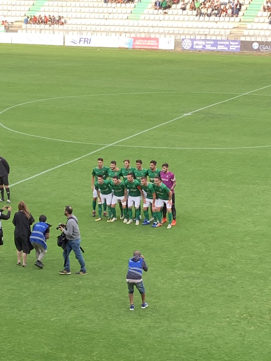 otero1919's tweet photo. Enhorabuena equipo nos lo merecíamos 💚⚽️🙏💪 gran partido de todos pero en especial @chemaleobalde1 que dos paradas salvadoras para darnos el trofeo memorial Moncho Rivera 🏆🥇
Felicidades @racingferrolsad 💚 https://t.co/KHNZ3ADl5B
