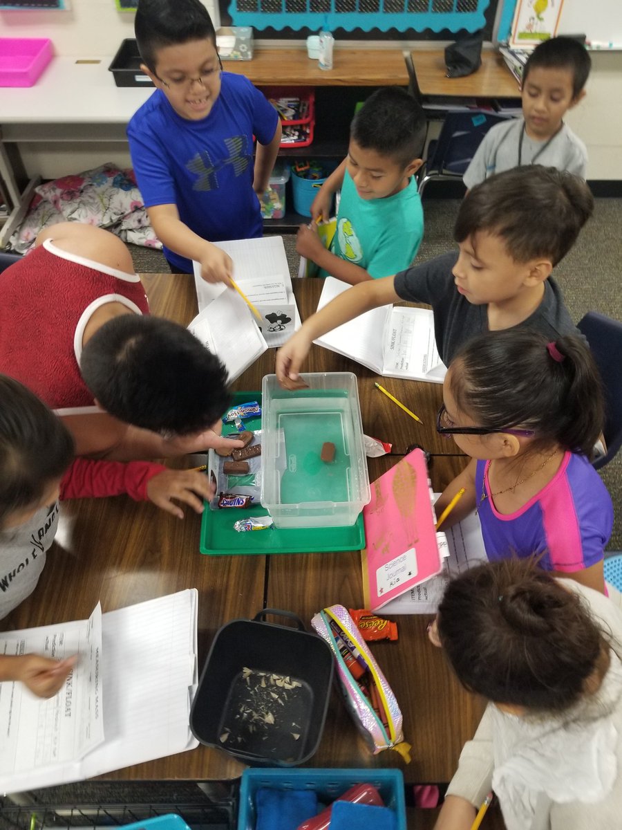 VZuniga_PreK's tweet photo. Candy bars Sink or Float Lab @WISDHardy #1LoveHardy #CCHardy https://t.co/pWCc7s70kZ