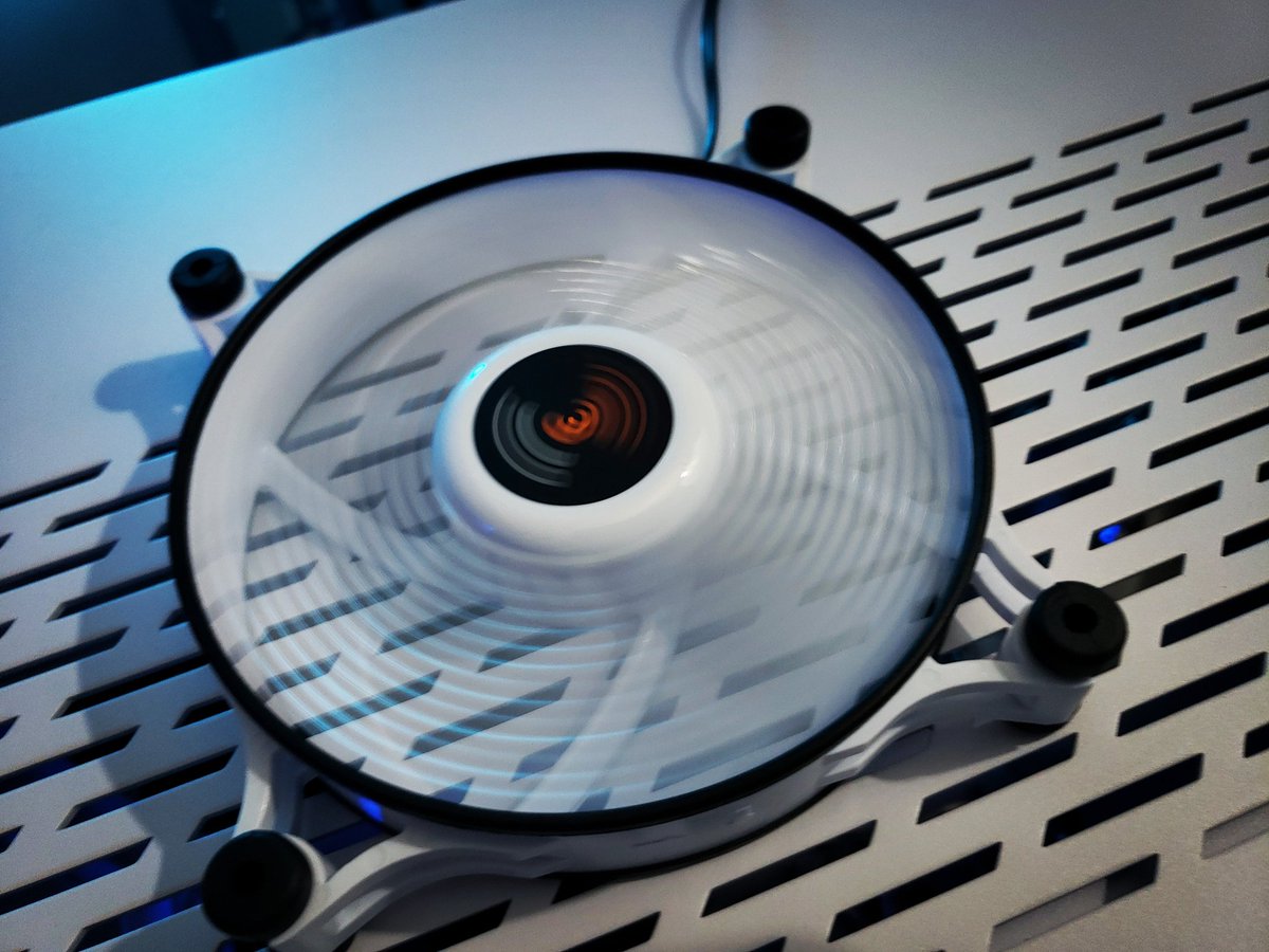 EnviousMods's tweet photo. The new @bequietofficial Shadow Wings 2 White fans have arrived at the Envious Mod Shop!
#bequiet #enviousmods #shadowwings2 #fans #shadowwings #unboxing https://t.co/TLiMHUGBLn