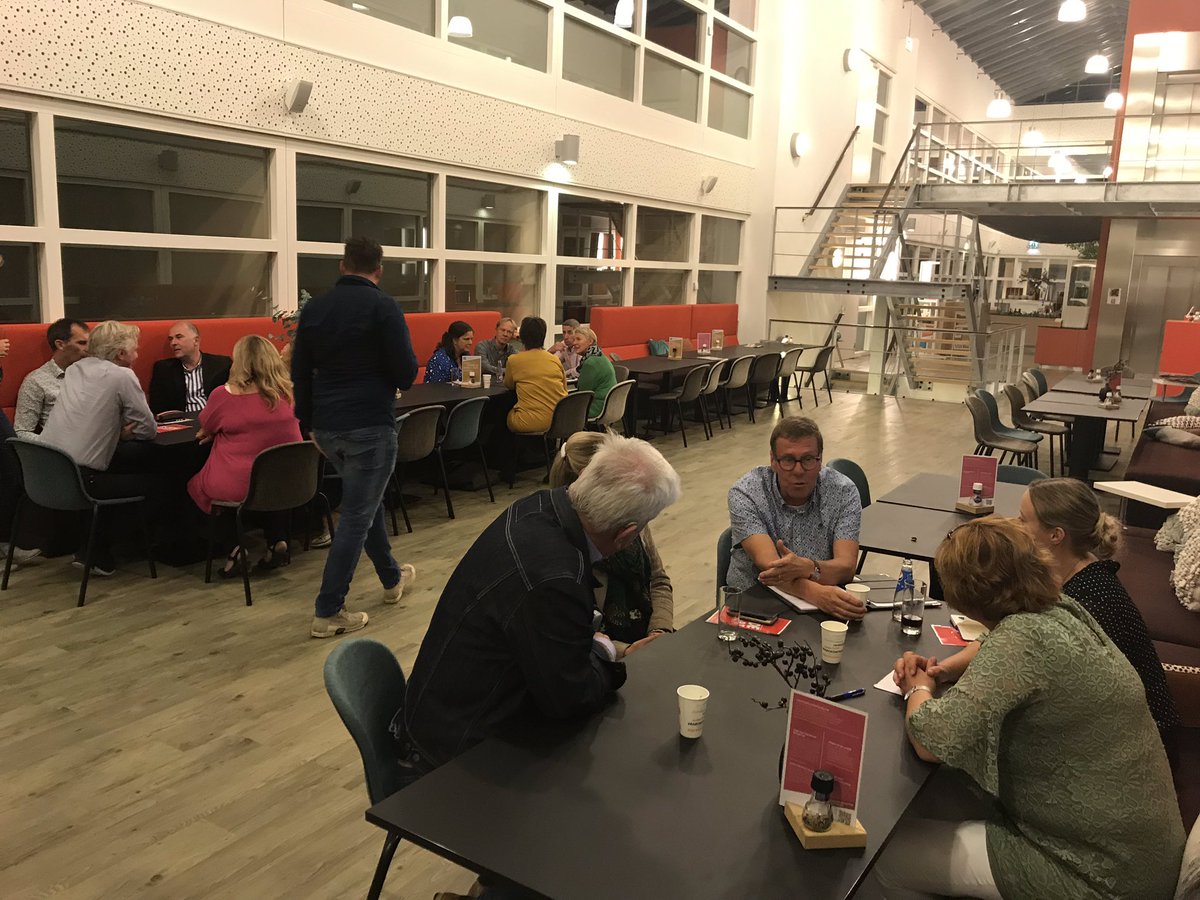 Vanavond ontvingen we bij @RaboOostBetuwe 12 verenigingen en stichtingen voor een masterclass vrijwilligersmanagement van <a href="/nocnsf/">NOC*NSF</a> en <a href="/LKCA_/">LKCA | Samen werken aan cultuur voor iedereen</a>. We beantwoorden oa de vraag ‘Hoe jaag ik mijn vrijwilligers weg?’ om op een creatieve manier naar vrijwilligersmanagement te kijken.