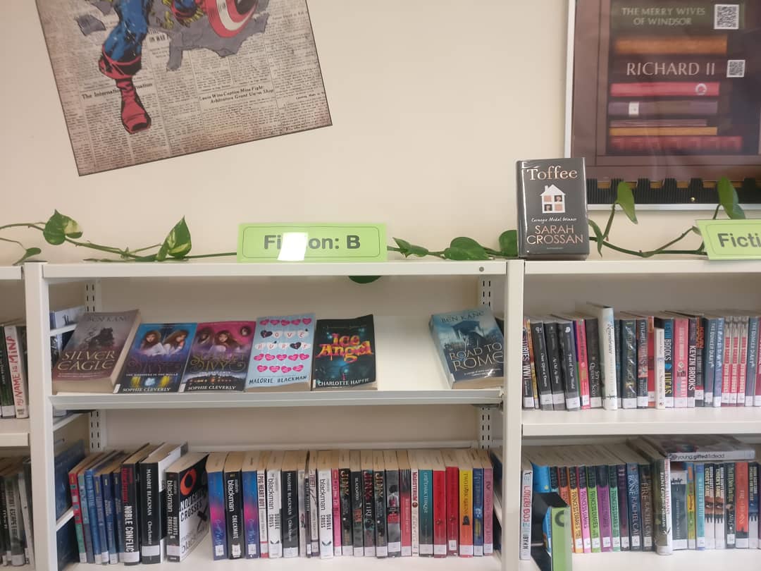 Bennieslibrary's tweet photo. We have our very own library triffid !! ๐ฟ๐ฟ๐ฟ๐ฟ #itstakingover #johnwyndham #thetriffid #thedayofthetriffids #creeper #plants #libraryplants #bennieslibrary ๐ https://t.co/gILVJC0RRl