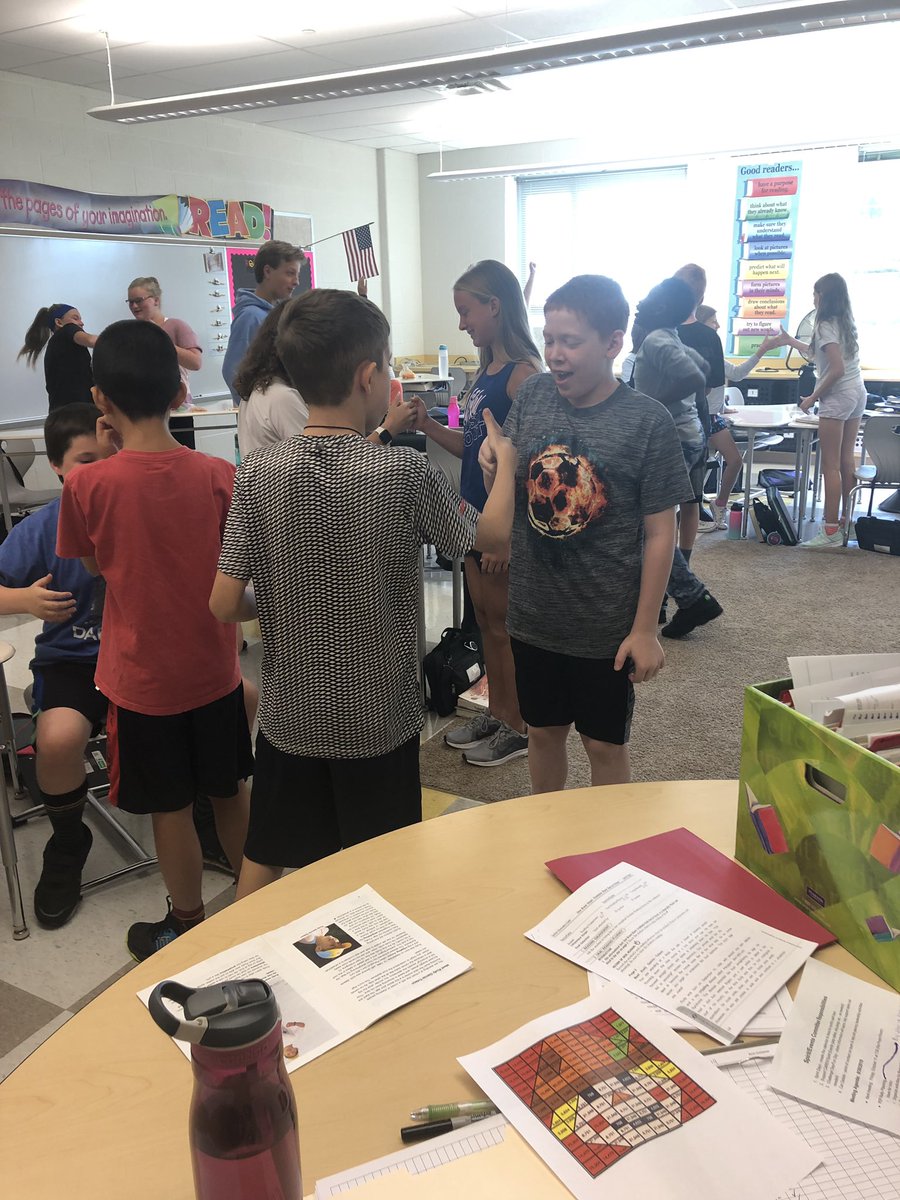 mrsdoutrich's tweet image. 1,2,3,4 I declare a thumb war! Our #randomevent for @classcraftgame today was a hit! @DAISCommunity