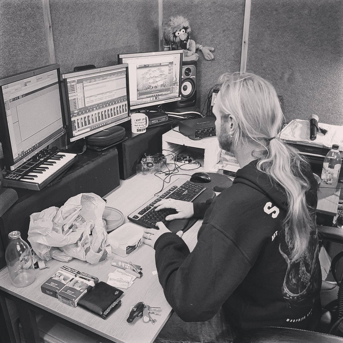 IntConflict's tweet photo. Matt on the desk as we continue working on #recording #drums #studio #album #metal #metalcore #rock #thrash #thrashcore #punk #deathmetal #deathcore #M2TM #ukmetal #britmetal #dmurocksoc #guitar #bassguitar #dreamcymbals #FATangel #Resinevents #uprising #uprisingleicester https://t.co/FlW9PwQrjN