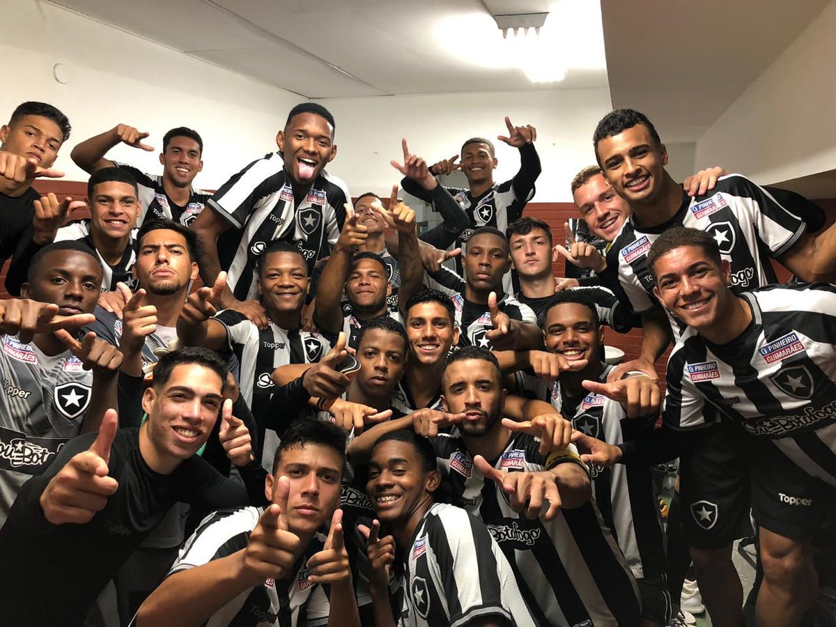 Botafogo 3x2 Fluminense🤬⚫️⚪️👊🏽pelo campeonato brasileiro sub20 
🤪 obrigado senhor por tudo
#quegrupodocaralho 
#agloriaedeDeus