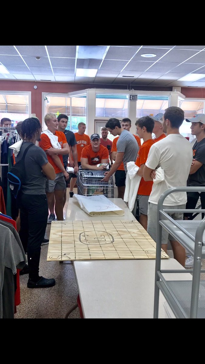 ONU_hoops's tweet photo. The guys spent this afternoon
helping in the community doing some remodeling at the Ada Restore Community Center! https://t.co/icQ5qSkZzm