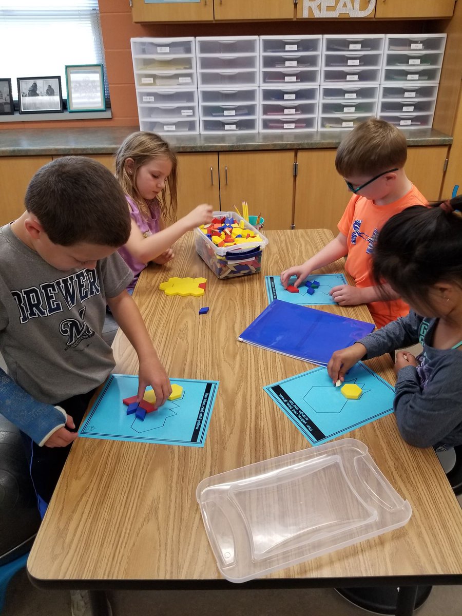 2ndSandberg's tweet photo. This morning lent itself to a high-energy guided discovery of our math tools! #gotRHpride https://t.co/0x1mtJR98n