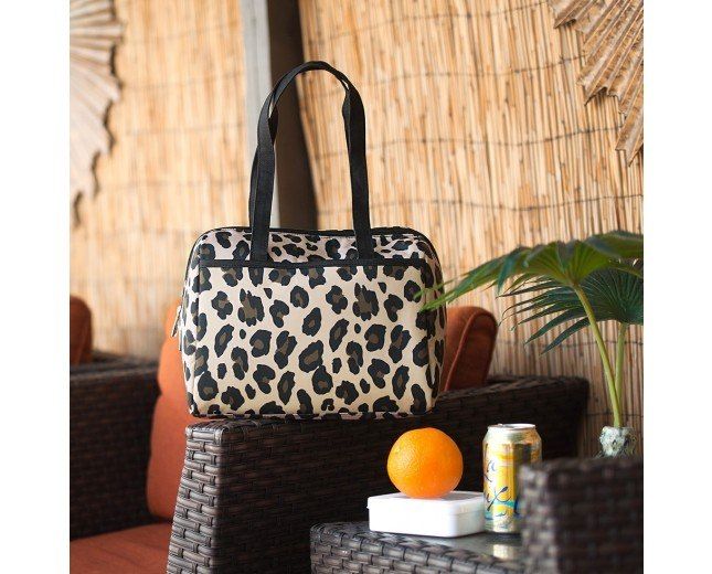 Charming_Chick's tweet image. Ditch the "brown bag" &amp;amp; head to work/school in style: Personalized Ladies Lunch Totes buff.ly/2ZJAYIs #workmode #newarrivals