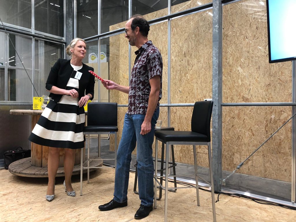 Voormalig gedeputeerde &amp; founding father van de Wet op Behoud van Creativiteit <a href="/HenriSwinkels/">Henri Swinkels</a>, gaf het stokje van het gedachtengoed vanmiddag door aan zijn opvolger <a href="/MariannevdSloot/">MariannevanderSloot</a>. 
<a href="/kirstipol/">Kirsti</a> presenteerde hier vandaag tevens het #CWF2019 programma dat hier perfect op aansluit.