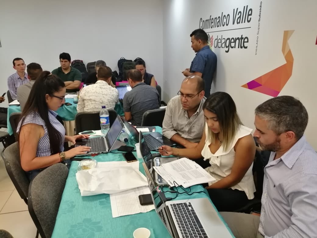 ocad_pacifico's tweet photo. #AEstaHora desde #Cali, #OCADPacifíco realiza mesas técnicas para la revisión de proyectos de #Cauca y #Valle para financiar con #regalías SGR.

La jornada coordinada por la Secretaría Técnica del OCAD, en cabeza del economista @eduardmina, avanza hasta el viernes 6  🗯📈 https://t.co/gRbWdGj6sb