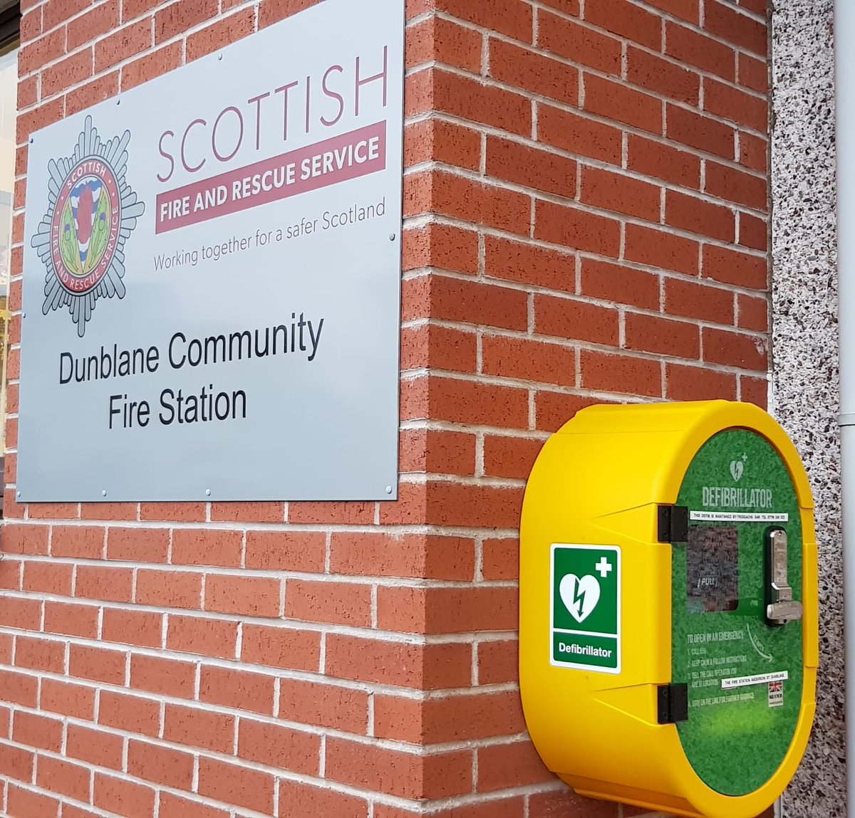 StuartGunn_'s tweet photo. We are delighted to now have a public access Defibrillator located at #Dunblane Community Fire Station in Anderson Street. Thanks to Trossachs Search &amp; Rescue Team for donating this life saving equipment. 
@TrossachsSAR https://t.co/eEI9T1KGAt