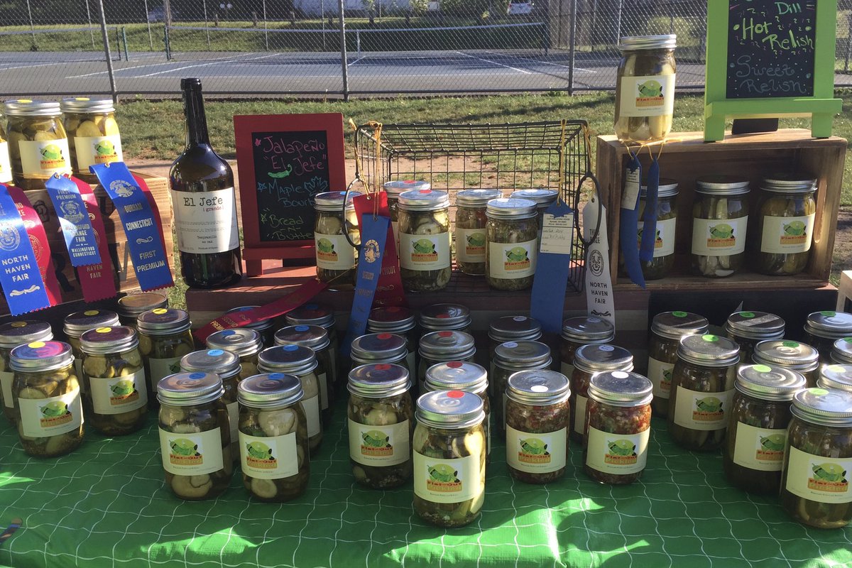 FlatOutPickled's tweet photo. Did somebody say pickles? LAST Wallingford Market SAT 9am-12pm Doolittle Park Grab your favs before they’re all gone!
#farmersmarket #flatoutpickled #pickles #relish #garlicdill #breadandbutter #maplebourbon #jalapeñoElJefe #sweetbasil #HabeneroRelish #sweetrelish #letsgetpickled https://t.co/RBKJYGTnTo