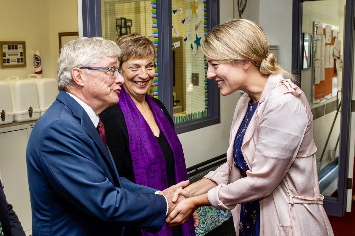 melaniejoly's tweet photo. Our two official languages are a source of pride for all Canadians. All young Canadians should have the chance to learn, grow, thrive, and have fun at school in their first official language and learn their second official language. #onfr https://t.co/PdJT2e5sES