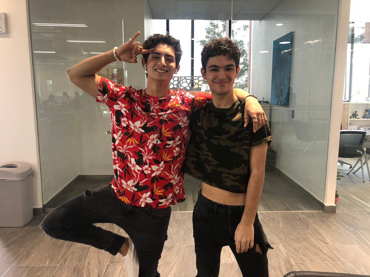 EmilioQroOf's tweet photo. DINAMICA PARA GANAR MUTUALS😊🖤
 
-DA RT/ A ÉSTE TWEET 😌
-COMENTA TU FOTK FAV DE EMILIACO CON LOS HASHTAGS
-SIGUE A TODOS LOS QUE DEN RT A TU RESPUESTAS

DEBEN REGRESAR EL FOLLOW😡

#MakeItXBondoni 
#PerfecTour https://t.co/XTkwkbGogl