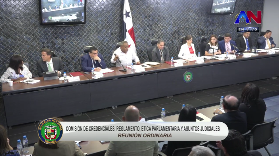 VozzNews's tweet photo. Último Momento - La comisión de Credenciales de la @asambleapa realiza sesión ordinaria. 

Los directores desginados por el ejecutivo responden a cuestionamientos de los diputados. 

Transmisión en vivo: https://t.co/9ZcRZdKbwx https://t.co/Rsr5Ehxm3W