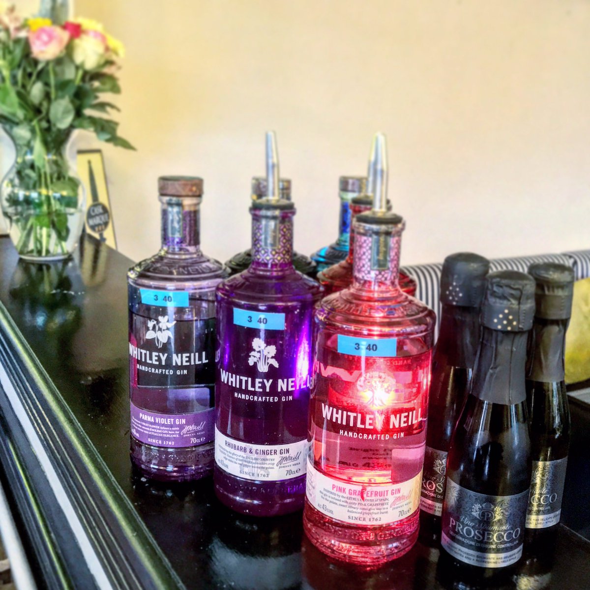 hodcarrierpub's tweet photo. Who likes Gin &amp; Prosecco? With 33 Gins on offer, with a range of mixers (incl Fever Tree) and large or small bottles of Prosecco, we are sure we’ll have something you like! #gin #fevertree #ginfizz #hendricksgin #gordonsgin #martinmillersgin #whitleyneill  #tanqueray #bulldoggin https://t.co/SY2o5SqjZ5