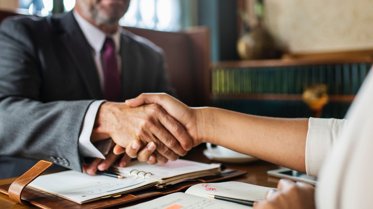 CASEAdvance's tweet photo. Development mantras for academic leaders:
1. Remember, you're doing advancement work 100% of the time.
2. Donors find joy in giving. Facilitate that.
3. Trust your development officers. They're experts!
More tips: https://t.co/euxVysIb0b #fundraising #highered #casedal https://t.co/Wz4LiBZXEq