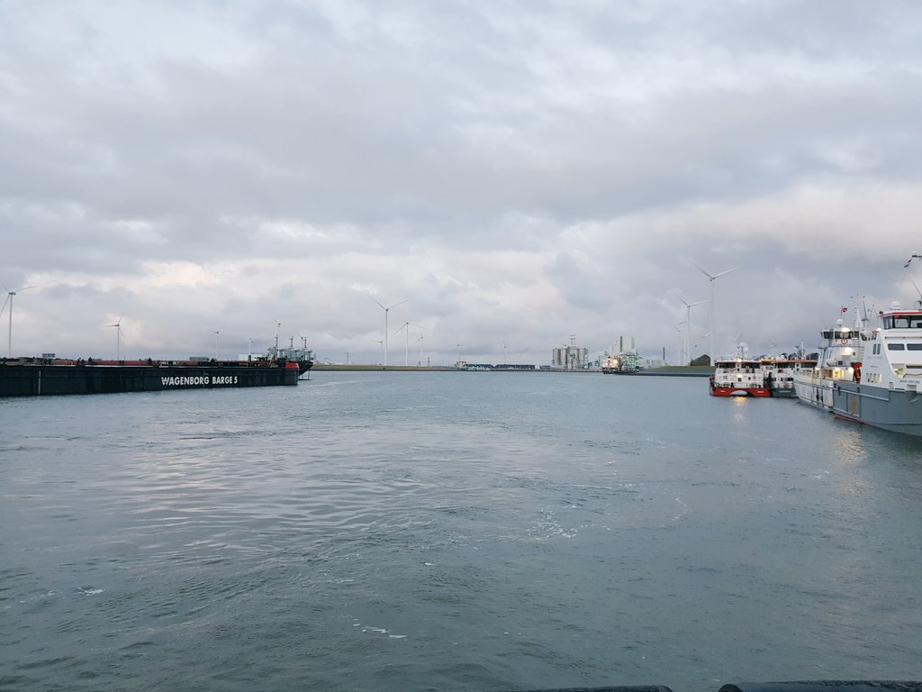 bernddejong's tweet photo. Vandaag bijgepraat door het @EBGroningen, @GroningerHavens en #AGEms Borkum. Ook een rondvaart door de haven met boten van @Wagenborg . https://t.co/rLCSOdWGUk