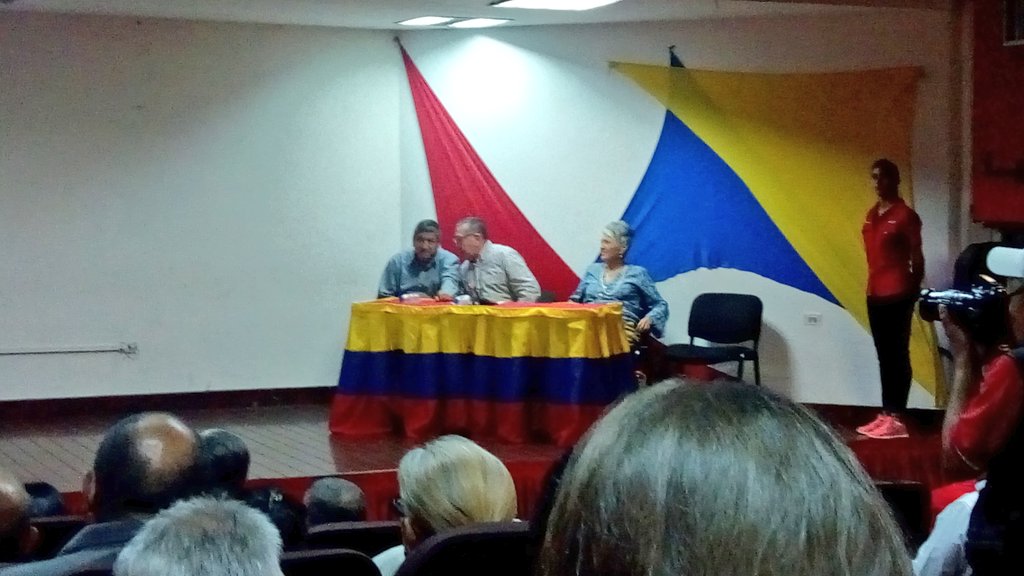 Jean_C_Olmos's tweet photo. Encuentro Regional con la máxima dirigencia de Gobierno para las orientaciones del diplomado de alto estudios académico @PsuvTrujillo19 #VenezuelaNacionProductiva @dcabellor @MervinMaldonado @Gerardo4fPsuv @RangelSilva4F @hugbelpsuv @PedroCarreno_e @ErikaPSUV @Yurami_PSUV https://t.co/xZGfgyNheg